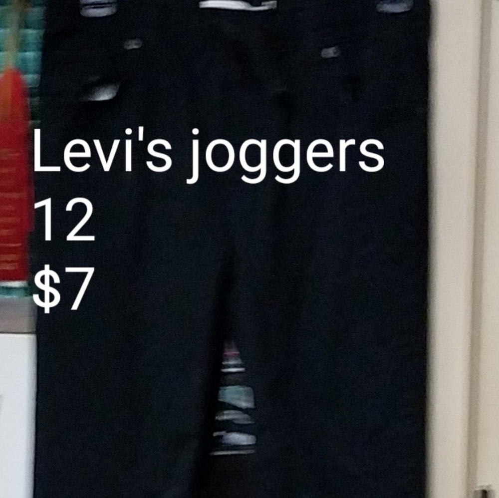 Levi black joggers